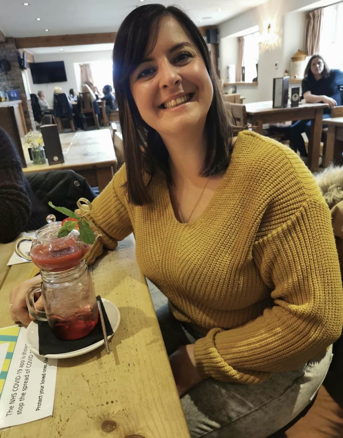 Specsavers Mansfield raises £430 to support district nurse Laura Fitt — Mansfield news photo