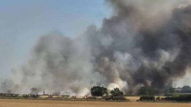 Major field fire at Scarcliffe on Notts-Derbyshire border — Mansfield news photo